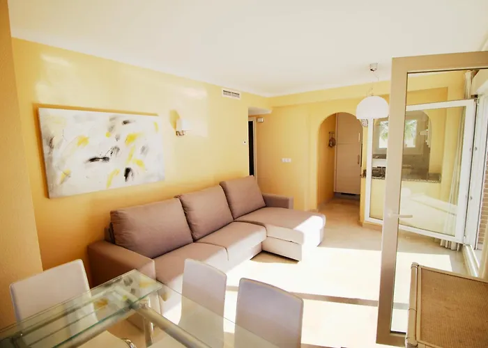 Ático espectacular con piscina privada en primera línea de playa Apartamento *